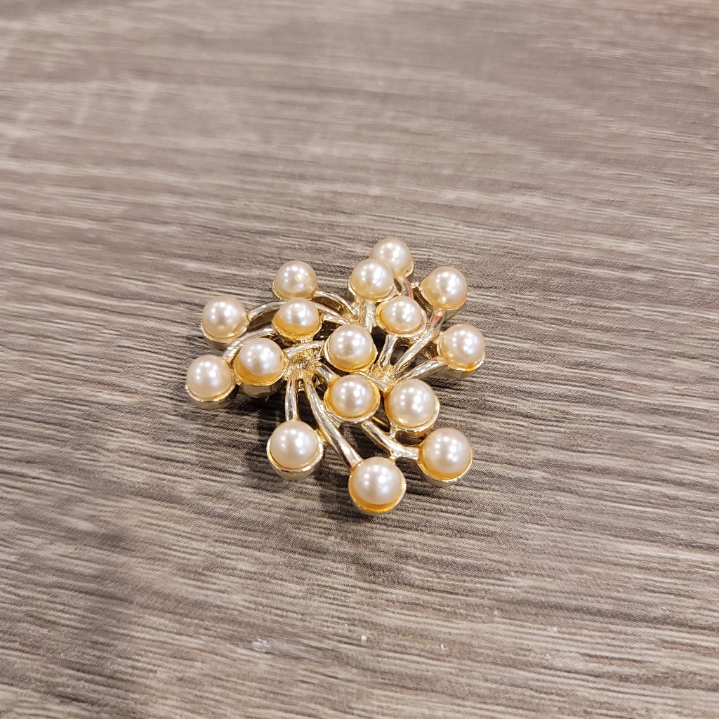 Signed Emmons Gold Tone Brooch With Faux Pearls 8$